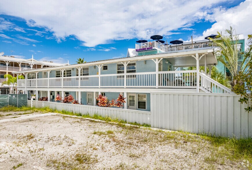 105 Bridge St, Bradenton Beach, FL for sale - Primary Photo - Image 1 of 1