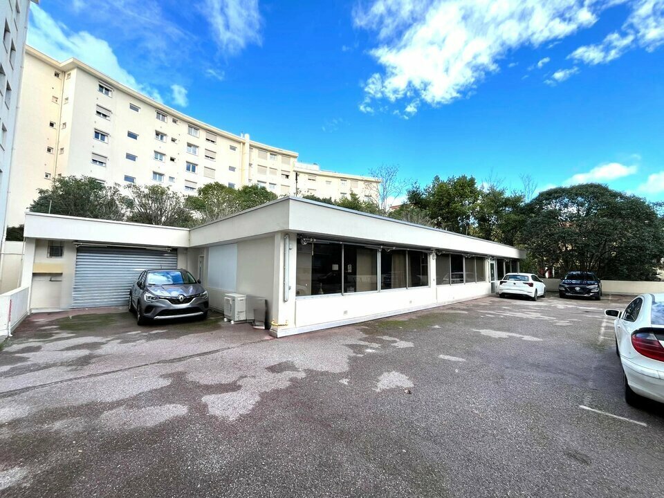 Retail in Cannes for sale Building Photo- Image 1 of 8