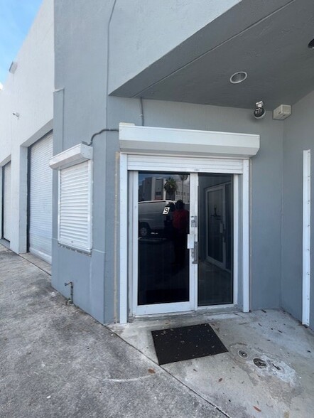 3300 NW 112th Ave, Miami, FL for lease - Building Photo - Image 3 of 32