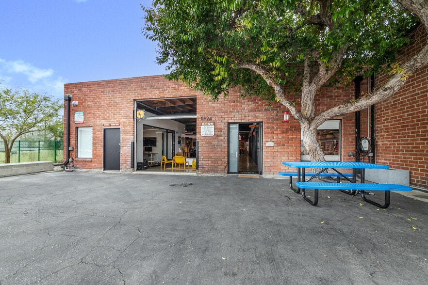 8924 Lindblade St, Culver City, CA for lease - Building Photo - Image 1 of 12