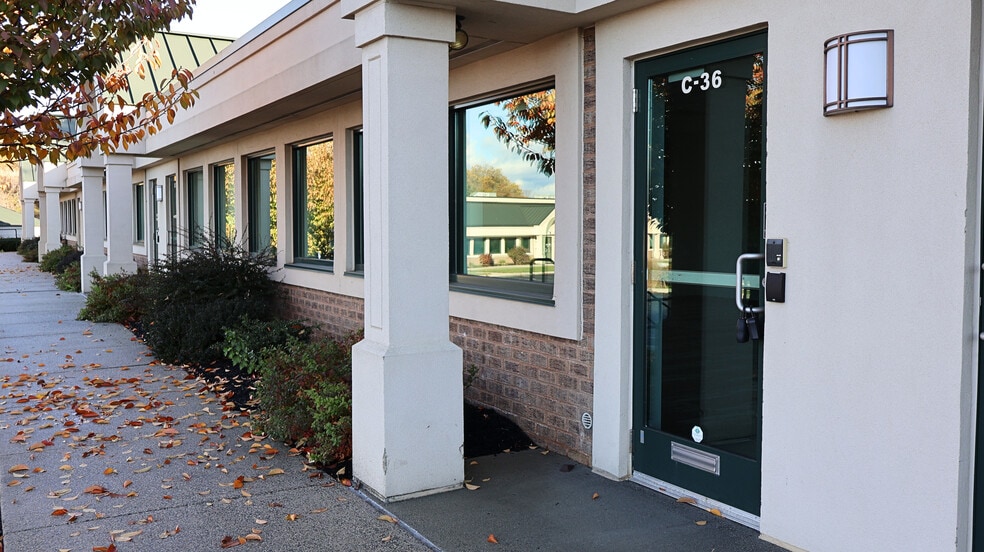 479 Port View Dr, Harrisburg, PA for lease - Building Photo - Image 2 of 7