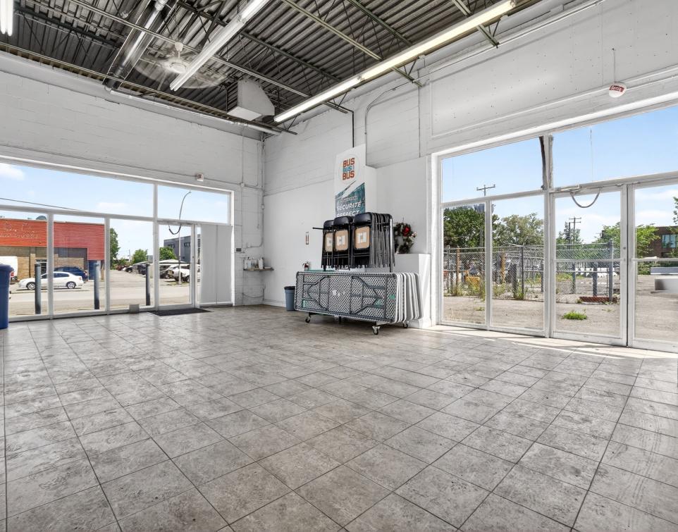 1180 Av Laplace, Laval, QC for lease Interior Photo- Image 1 of 1