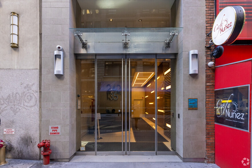 240 W 35th St, New York, NY for lease - Building Photo - Image 3 of 7