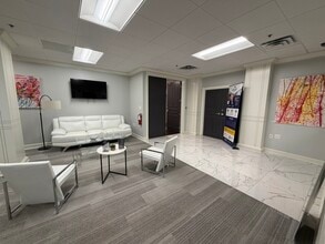 1549 Ringling Blvd, Sarasota, FL for lease Interior Photo- Image 2 of 10