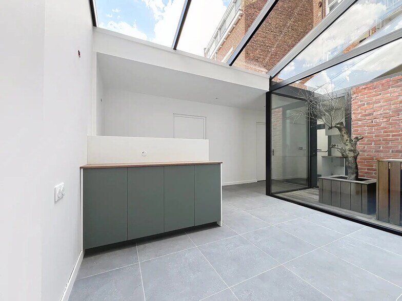 Office in La Madeleine for lease - Interior Photo - Image 3 of 9