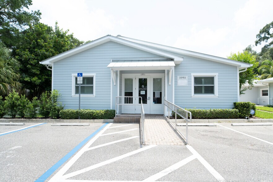 1951 Nebraska Ave, Palm Harbor, FL 34683