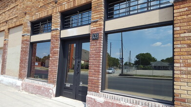 4500-4512 S Flores St, San Antonio, TX for lease Building Photo- Image 2 of 14