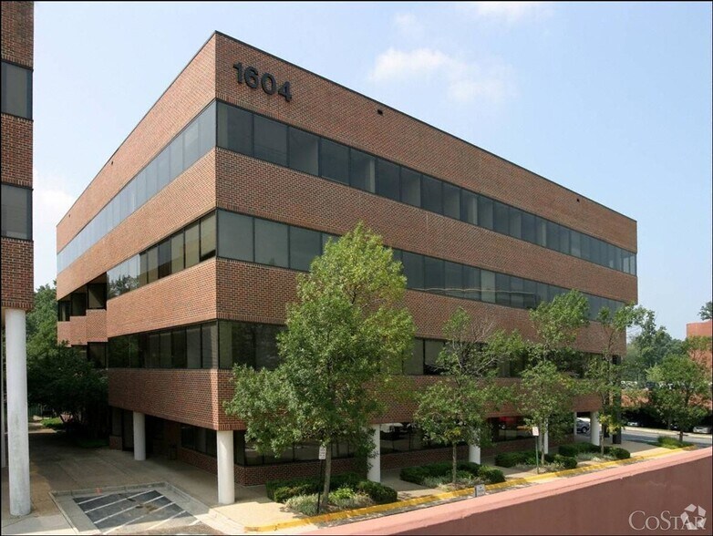 1604 Spring Hill Rd, Vienna, VA for lease - Building Photo - Image 3 of 19