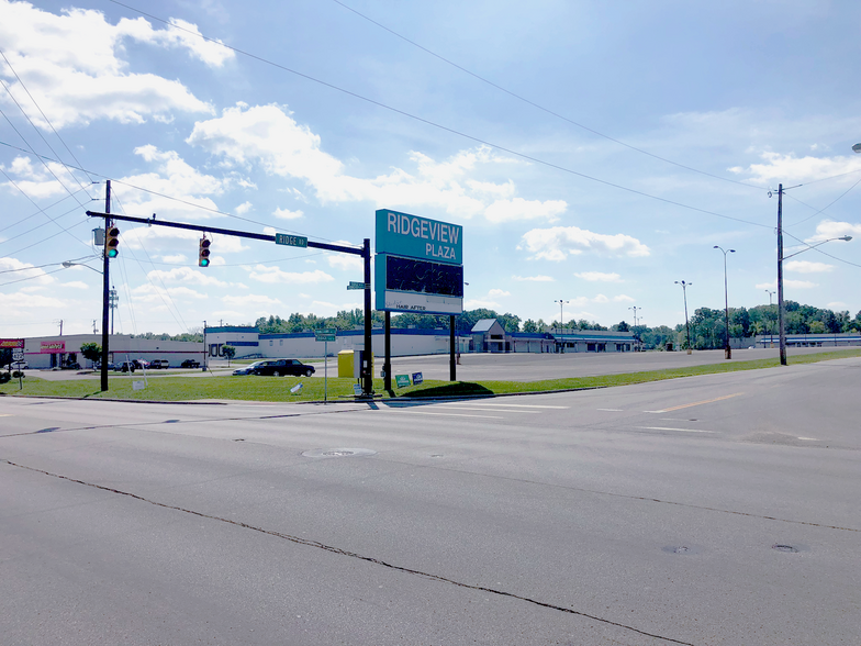 1923 Ridge Rd SE, Warren, OH for sale - Building Photo - Image 1 of 6