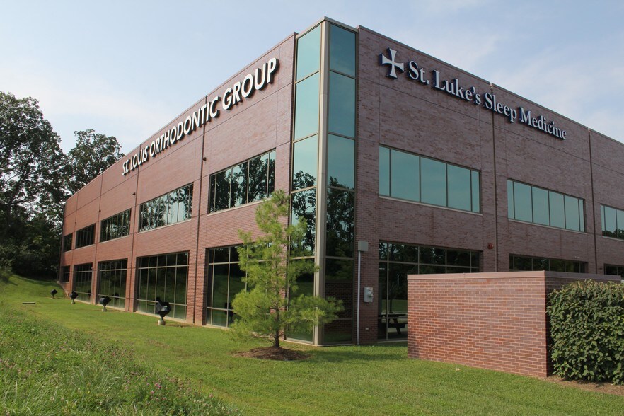 1630 Market Center Blvd, O'Fallon, MO for lease - Building Photo - Image 1 of 4