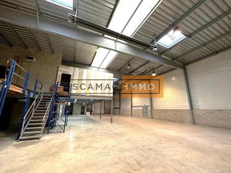 Flex in Fontenay-Trésigny for sale - Building Photo - Image 2 of 11