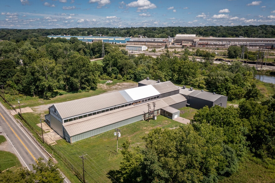 800 N Water Ave, Sharon, PA for lease - Building Photo - Image 1 of 47