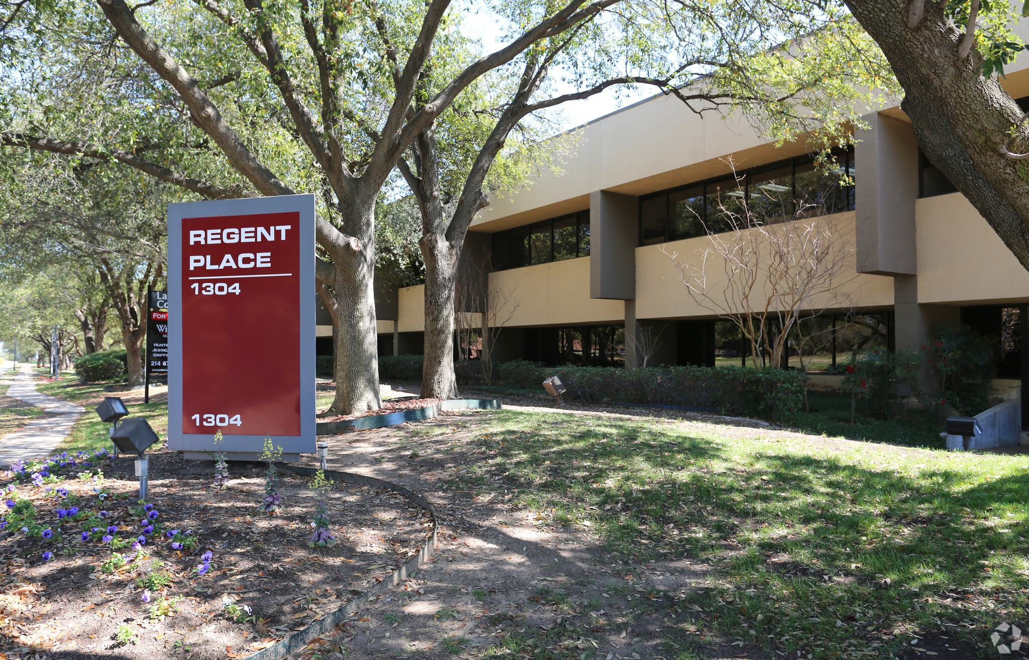 1304 W Walnut Hill Ln, Irving, TX for lease Primary Photo- Image 1 of 28