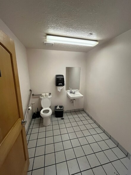895 S University Ave, Provo, UT for lease - Building Photo - Image 3 of 7