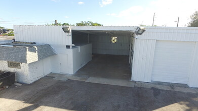 2090 Powerline Rd, Pompano Beach, FL for lease Building Photo- Image 2 of 4