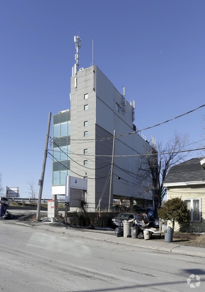 1555 Boul Des Laurentides, Laval, QC for lease - Primary Photo - Image 1 of 2