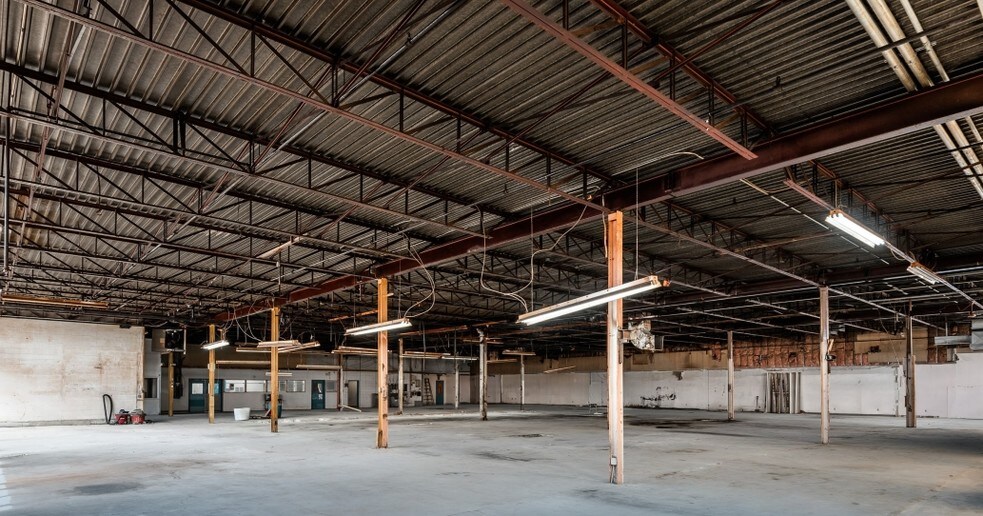 4960 Rue Courval, Montréal, QC H4T 1L4