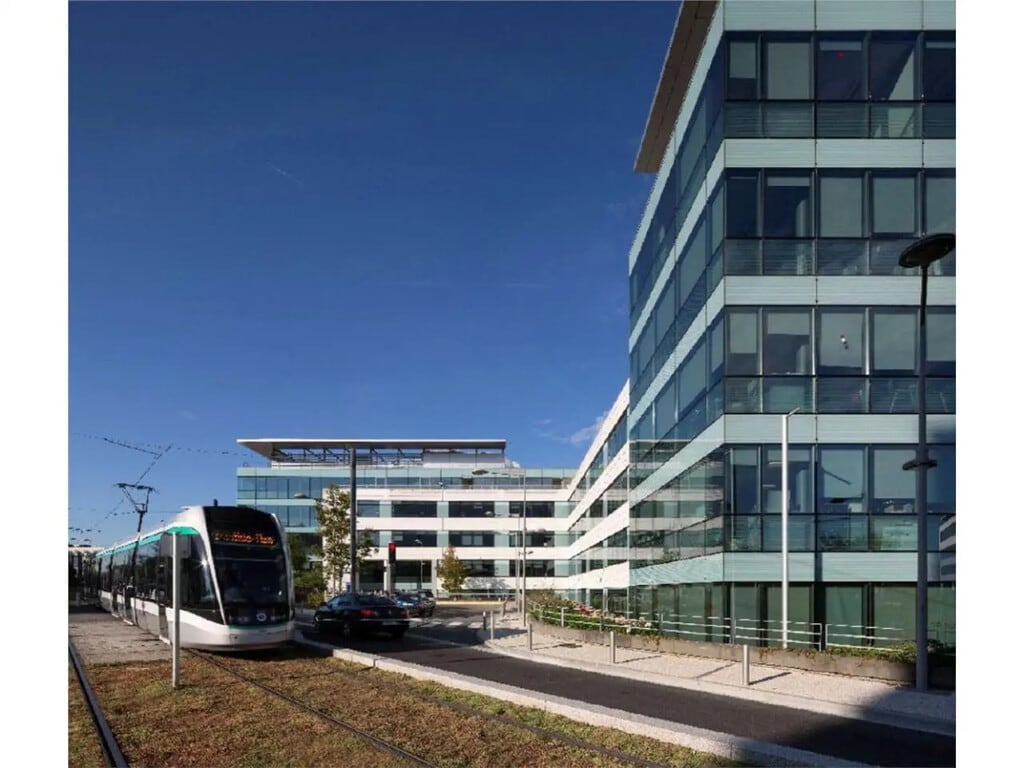 Location Bureaux 160 m² à 11 021 m² - Photo 1