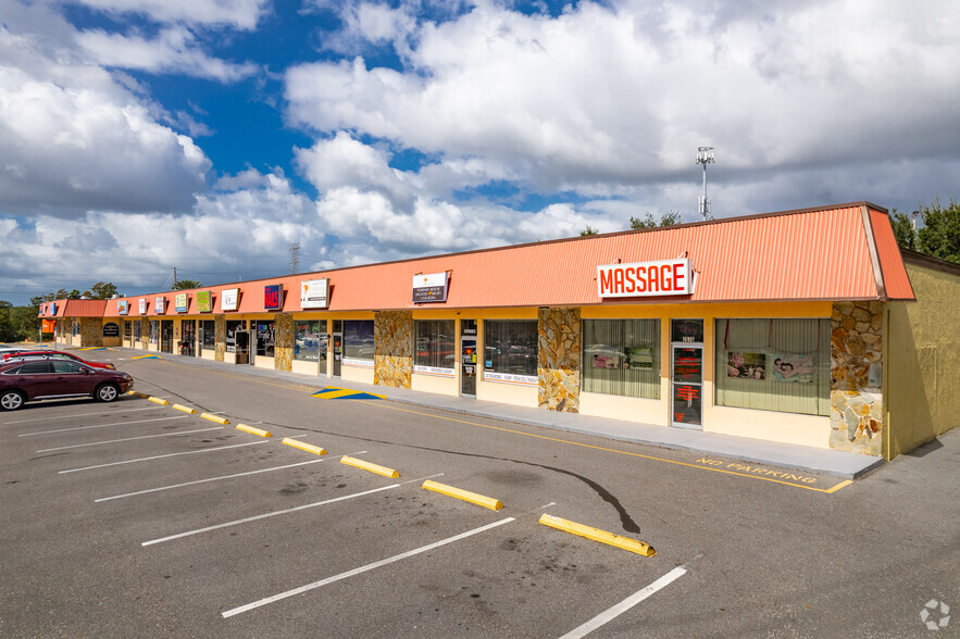 2550-2576 Sunset Point Rd, Clearwater, FL for lease - Building Photo - Image 2 of 15