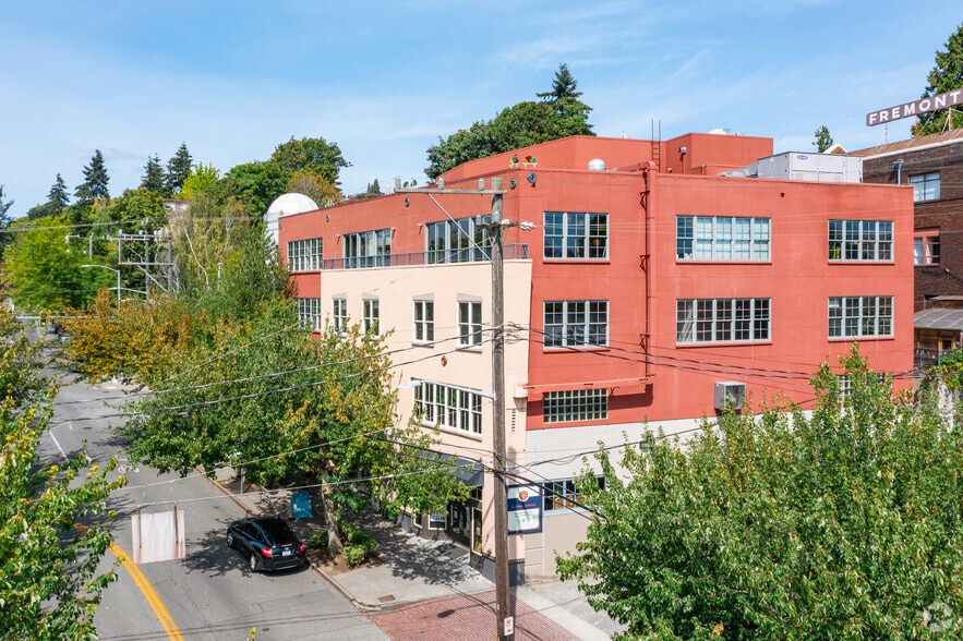 701 N 36th St, Seattle, WA for lease - Building Photo - Image 2 of 5