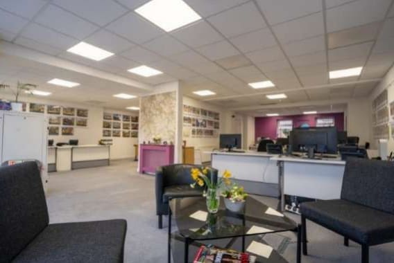 599-601 Wakefield Rd, Huddersfield for lease Interior Photo- Image 1 of 4