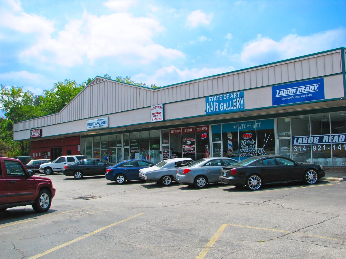 1266712683 New Halls Ferry Rd, Florissant, MO 63033