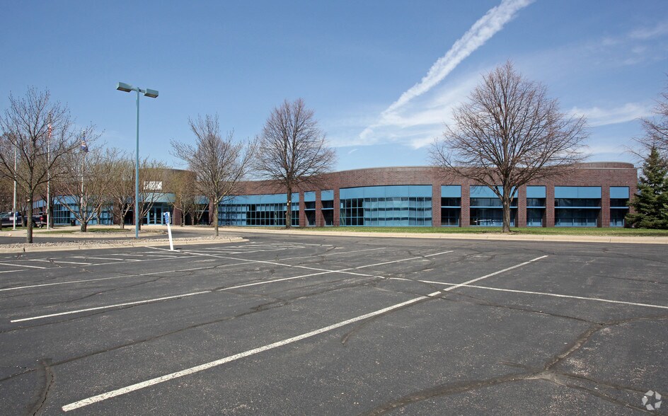 1313 Lone Oak Rd, Eagan, MN for sale - Primary Photo - Image 1 of 1