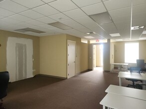 2475 Mercer Ave, West Palm Beach, FL for lease Building Photo- Image 2 of 5