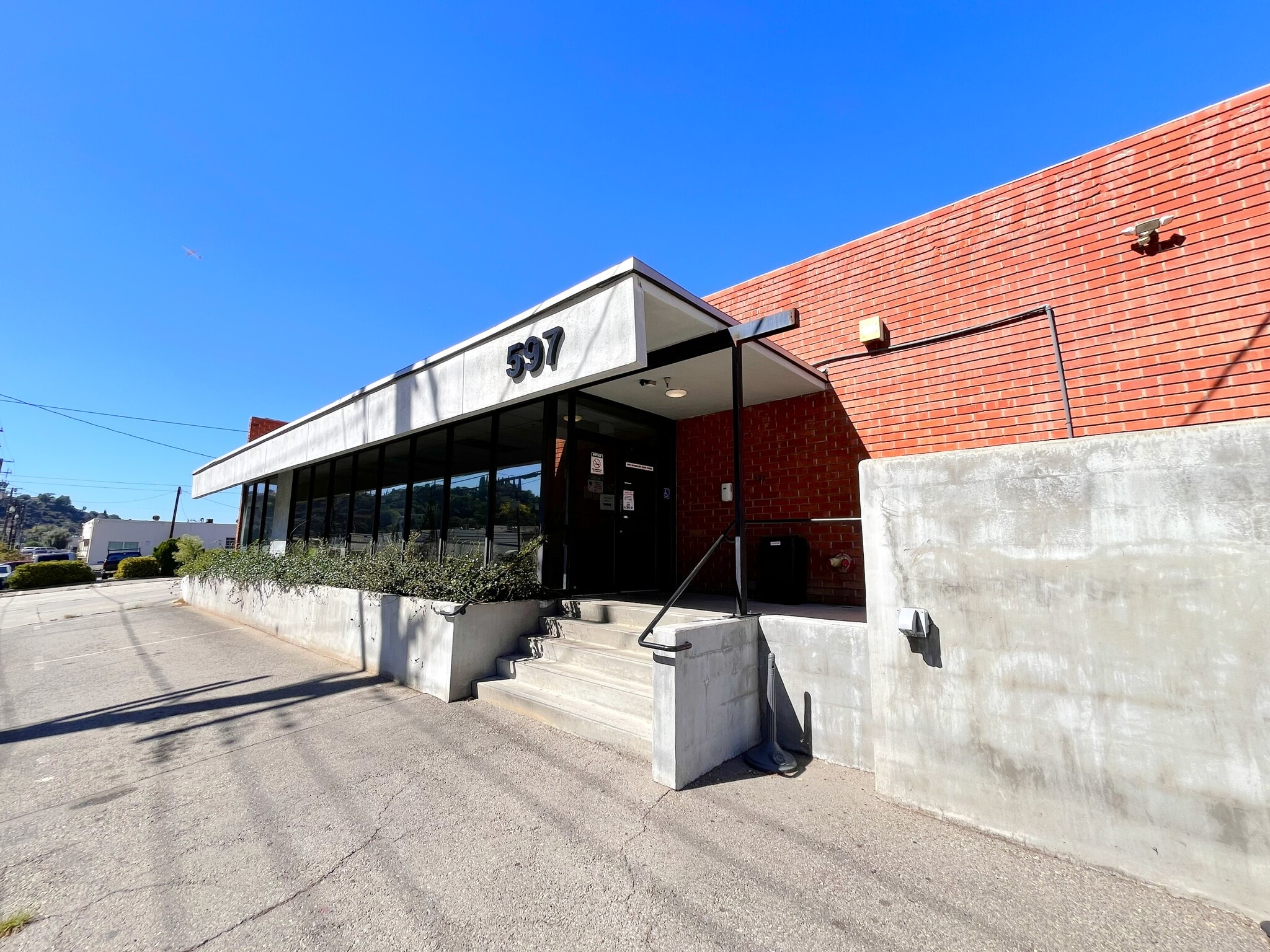 597 Monterey Pass Rd, Monterey Park, CA for lease Interior Photo- Image 1 of 9