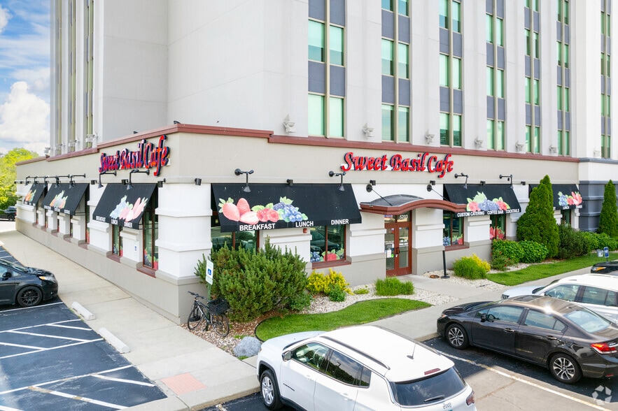 5204 Old Orchard Rd, Skokie, IL for lease - Primary Photo - Image 1 of 5