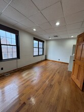 11-25 Middle Neck Rd, Great Neck, NY for lease Interior Photo- Image 1 of 2