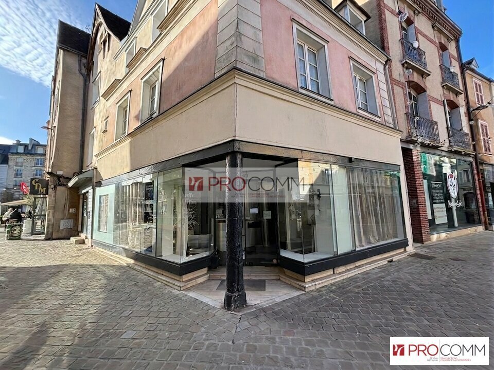 Retail in Chartres for lease Building Photo- Image 1 of 2