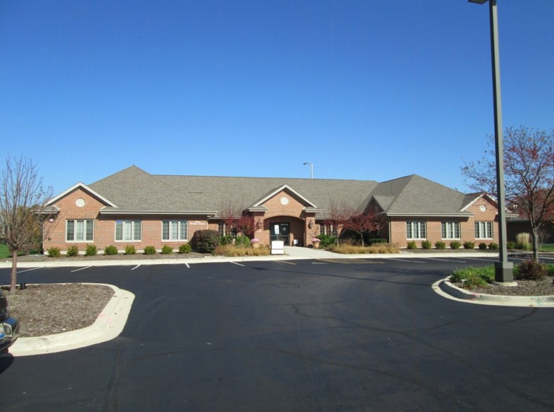 1879 Bay Scott Cir, Naperville, IL for lease - Building Photo - Image 2 of 3