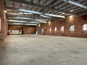 Lower Mill Road, Ossett for lease Interior Photo- Image 2 of 2
