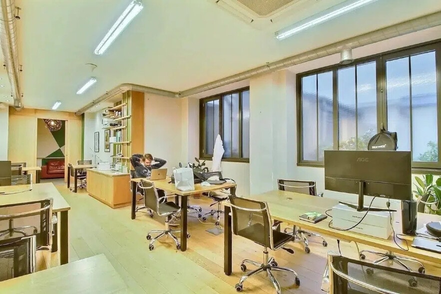 Office in Paris for lease - Interior Photo - Image 1 of 7