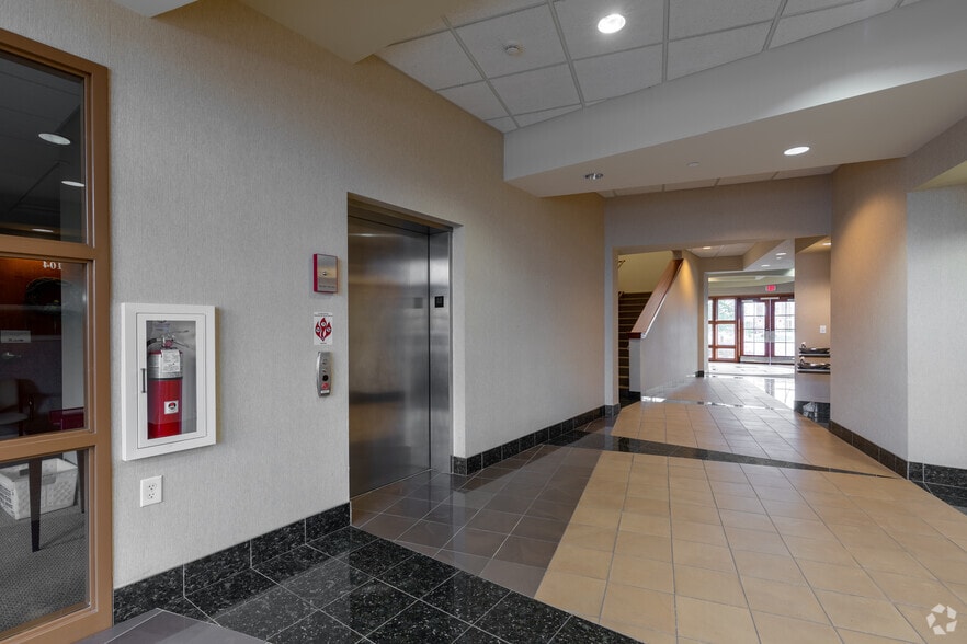 2120 High Wickham Place, Louisville, KY for lease - Lobby - Image 2 of 16