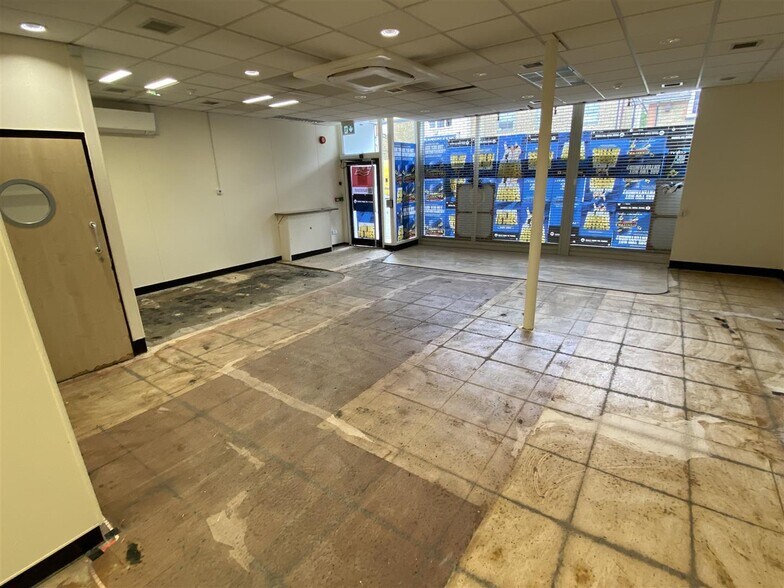 50-50A Queens Rd, Buckhurst Hill for lease - Building Photo - Image 2 of 7