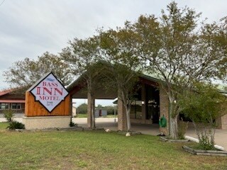 3149 Highway 72, Three Rivers, TX for sale - Building Photo - Image 1 of 1