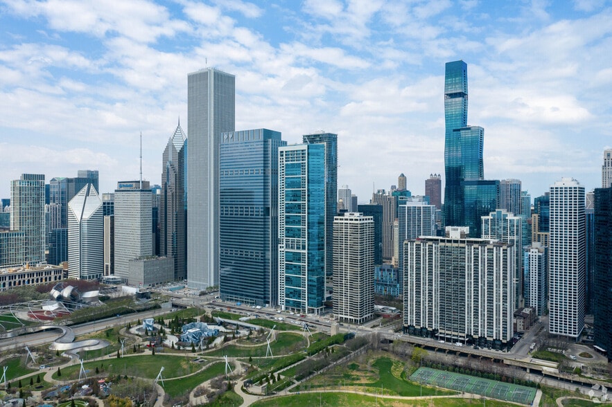 400 E Randolph St, Chicago, IL for lease - Building Photo - Image 1 of 28