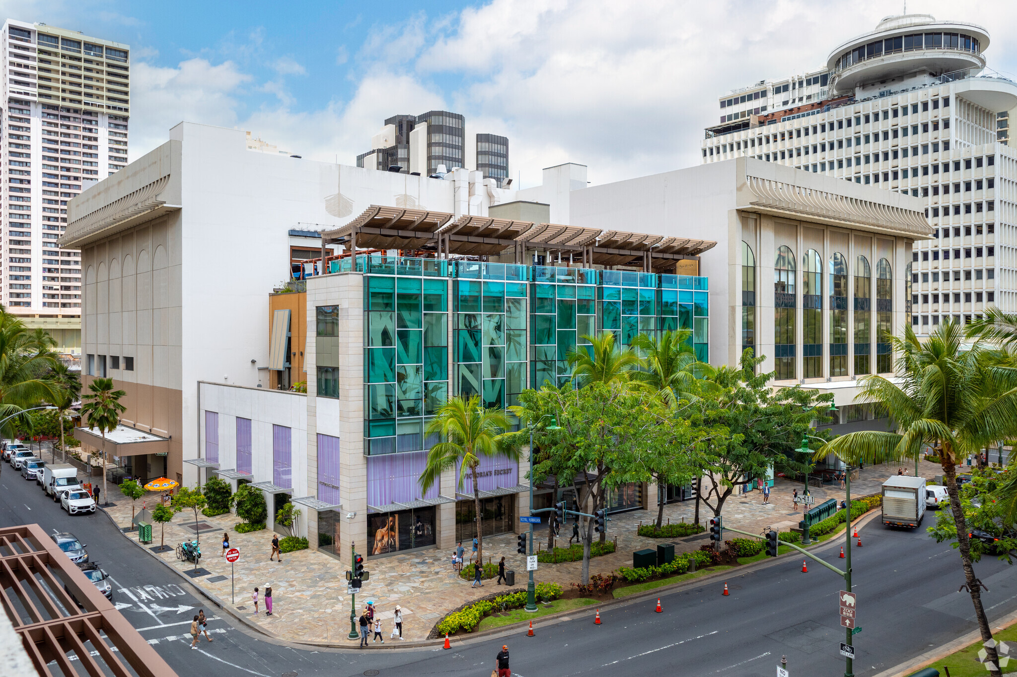 2250 Kalakaua Ave, Honolulu, HI for lease Primary Photo- Image 1 of 15