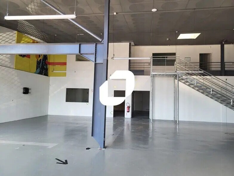 Retail in Mérignac for lease - Interior Photo - Image 1 of 12