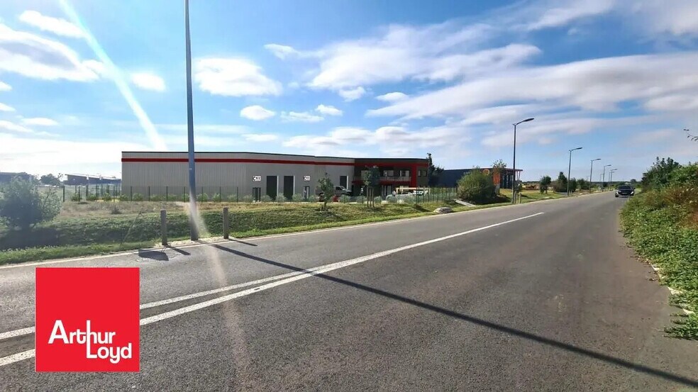 Flex in Mainvilliers for lease - Building Photo - Image 2 of 2