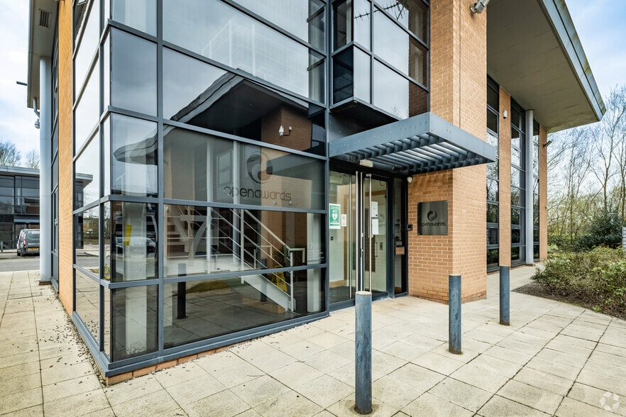 De Havilland Dr, Liverpool for lease - Building Photo - Image 3 of 3