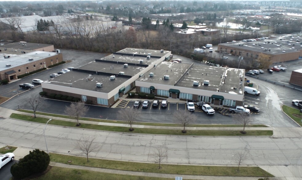 2095 Stonington Ave, Hoffman Estates, IL for lease - Building Photo - Image 1 of 4