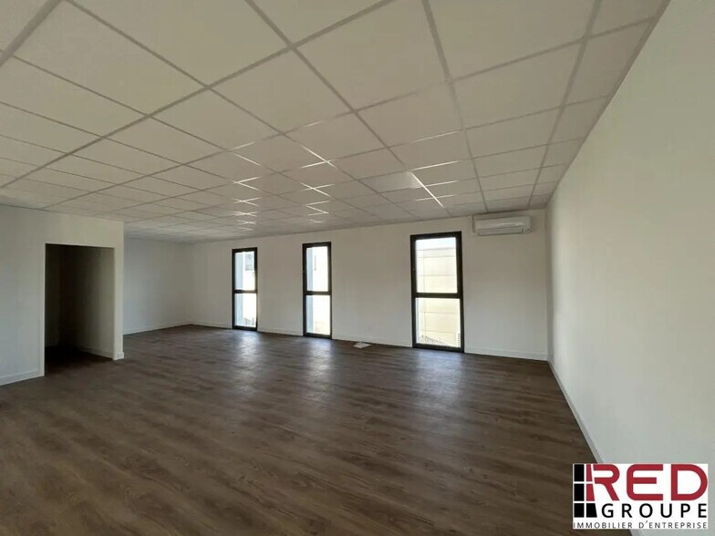 Office in Aix-en-Provence for lease - Interior Photo - Image 3 of 5