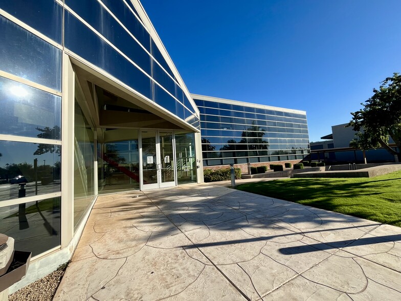 7320 E Butherus Dr, Scottsdale, AZ for lease - Building Photo - Image 2 of 17