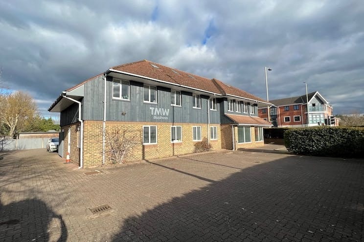 401-403 Reading Rd, Wokingham for sale Primary Photo- Image 1 of 1