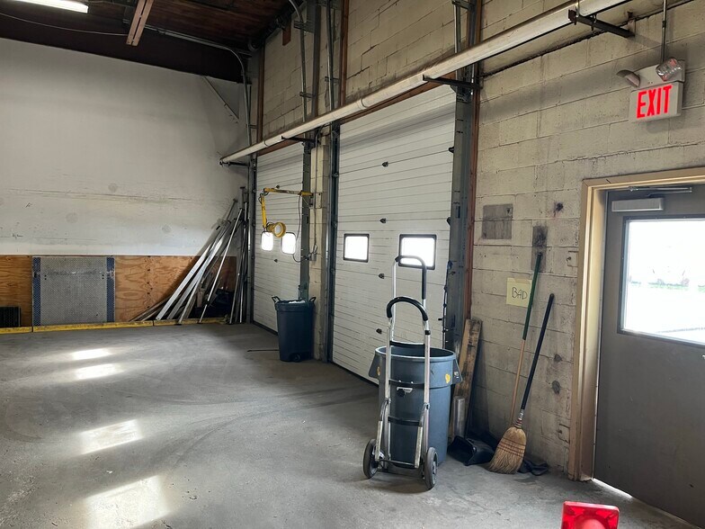 15 Saunders Way, Westbrook, ME for lease - Interior Photo - Image 2 of 19