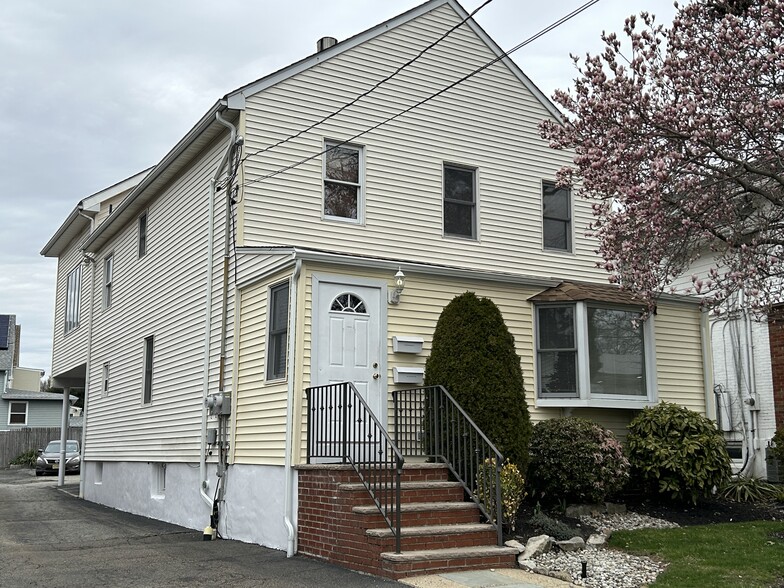 847 King George Rd, Fords, NJ for sale - Primary Photo - Image 1 of 36