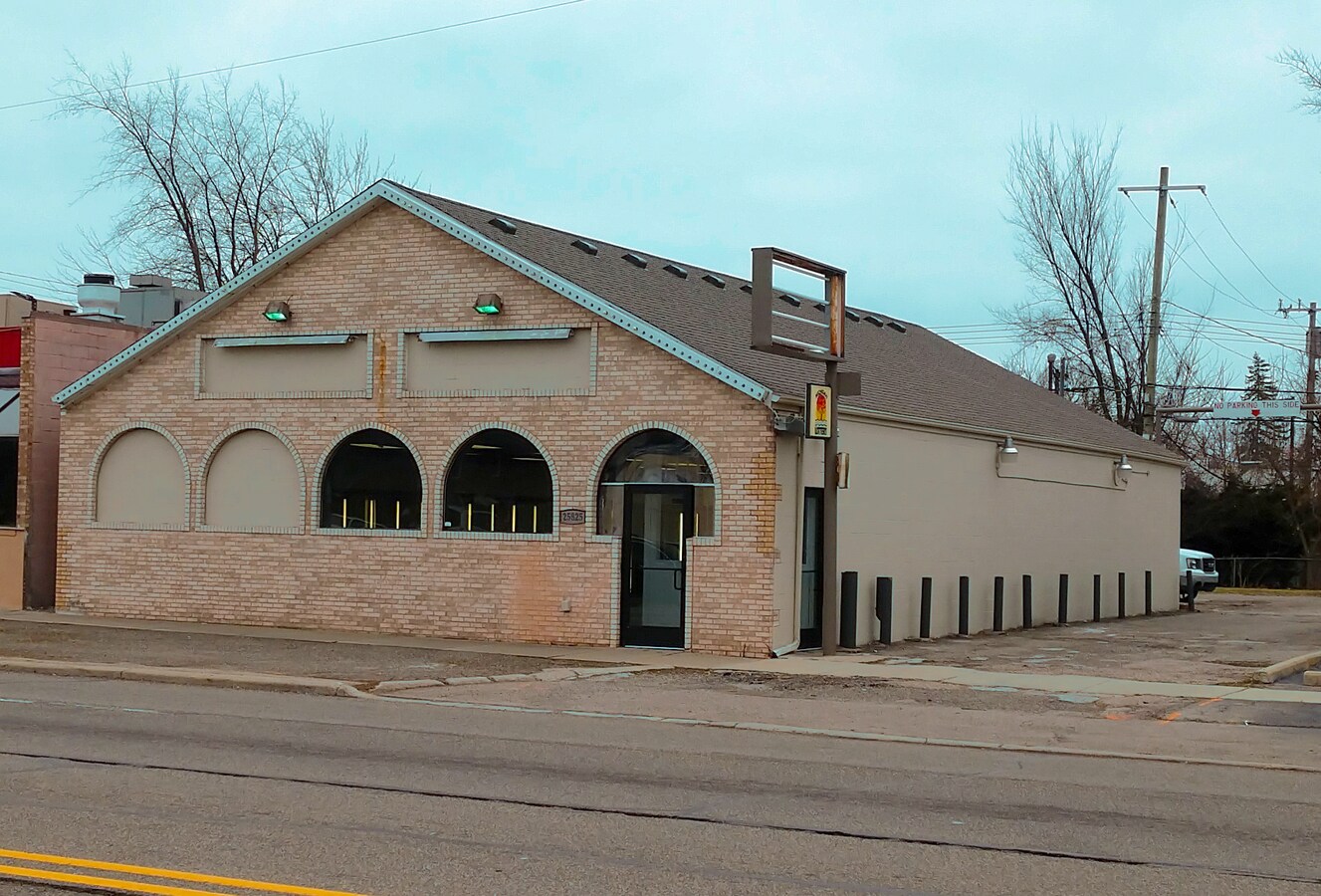 25825 W 7 Mile Rd, Redford, MI 48240